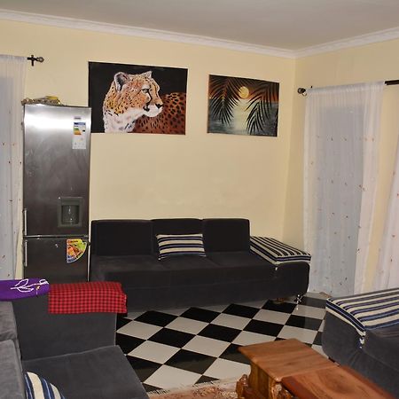 Simple Specious Homestay Arusha Esterno foto